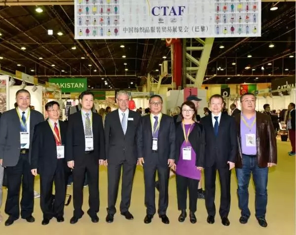 中国企业深入欧洲 第14届中国纺织品服装贸易展览会在巴黎开幕1.jpg