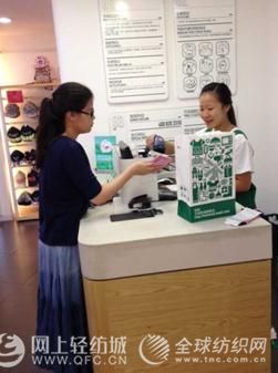 上海部分优衣库接入微信支付 服装行业O2O转型1.jpg