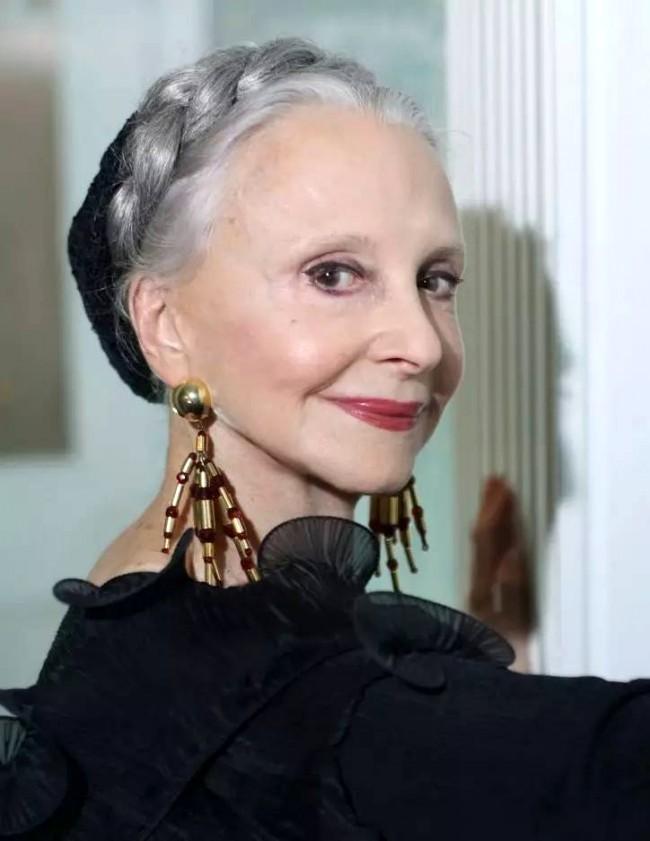 时尚奶奶JoyceCarpati 83岁成世上最优雅的女人0.jpg