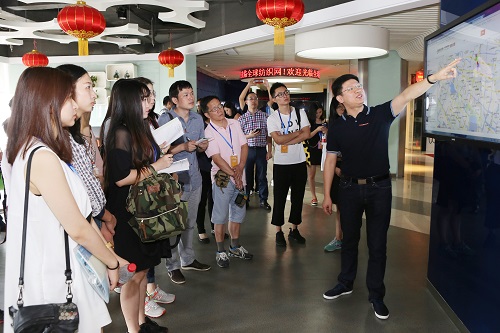 纺织航母引“聚变” ——全国网媒探营柯桥轻纺城1.jpg
