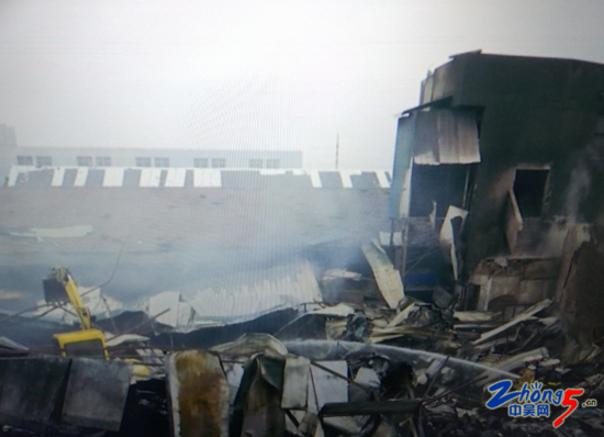 江苏武进一纺织企业发生火灾 五名工人被困火场1.png
