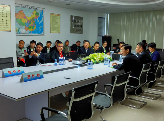 第八届纺织服装产业专场对接会签约金额超32亿元0.jpg
