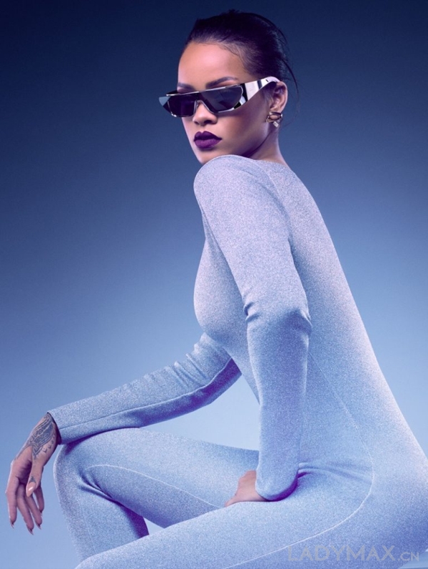 Rihanna与Dior合作款太阳镜 未来感十足才能横扫时尚圈3.jpg