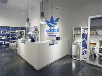 adidas更专注自家核心业务 出售旗下复古球衣品牌 0.jpg