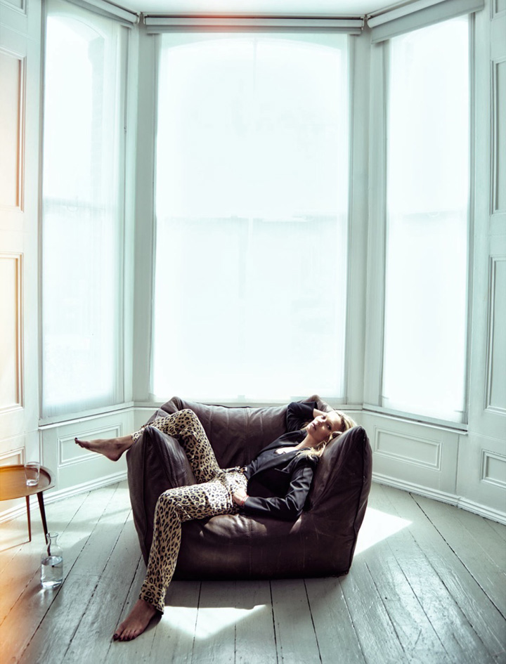 超模Kate Moss 大片预告跨界设计时装系列 1.jpg