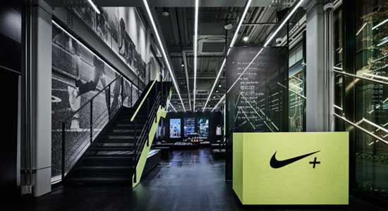 NIKE在日本开了一个私人定制店 还有健身课程和器材 0.jpg