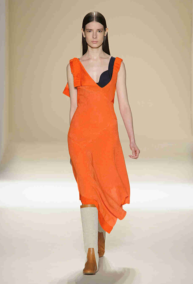 Victoria Beckham2017春夏纽约时装秀 天鹅绒与丝绸编织的性感9.jpg