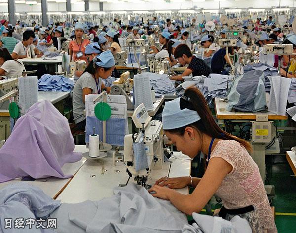 中国服装业加速向越南转移 人工费便宜近6成0.jpg