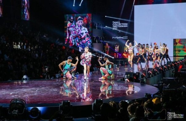 天猫双11全球潮流盛典在上海举行 DT时代秀场全面升维2.jpg