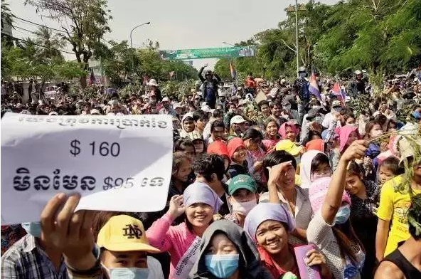 柬埔寨又一纺织厂罢工：这回总理都坐不住了！3.png