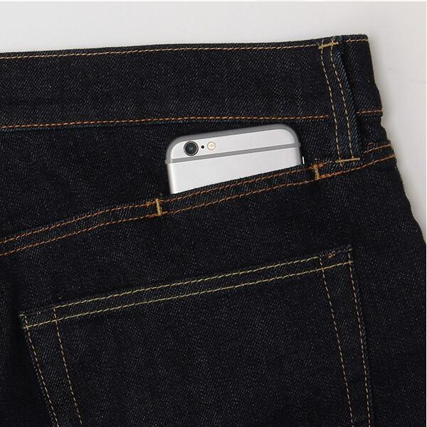 无印良品 (MUJI) 的牛仔裤有6个口袋 专放智能手机3.jpg