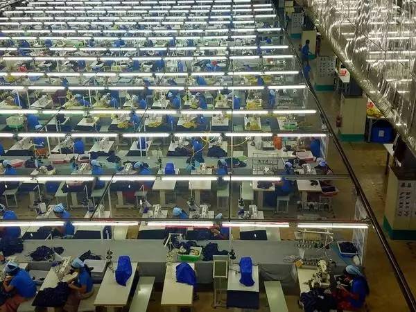 中纺联高勇率纺服企业家代表团访问缅甸5.jpg