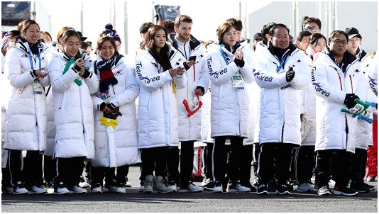 平昌冬奥会刚开幕不久，一件长款羽绒服就在韩国被疯抢！0.png