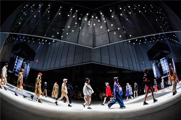 太平鸟纽约时装周首秀，出海的下一步中国品牌如何应对？0.jpg