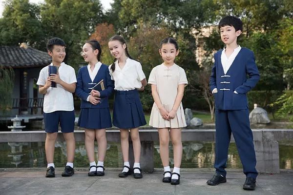 日本的校服都是阿玛尼了，中国校服离商业化还有多远？3.jpg